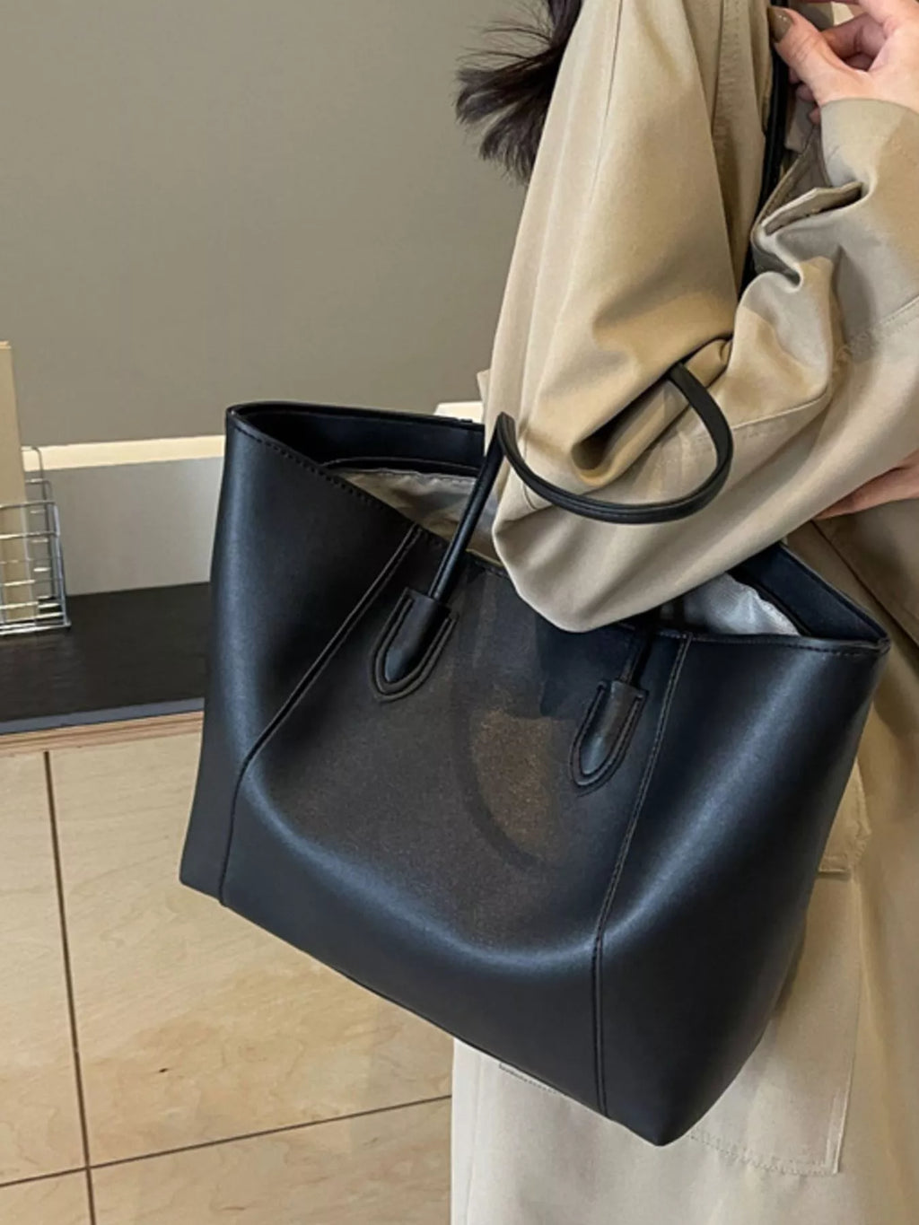 Two-Tone PU Leather Shoulder Tote Bag in Cream and Brown