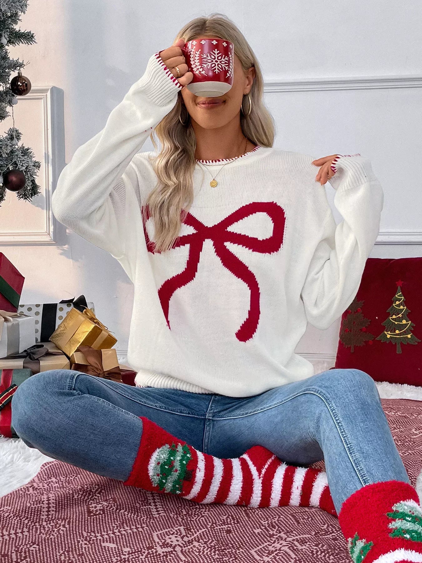 White Round Neck Long Sleeve Bow Print Holiday Sweater