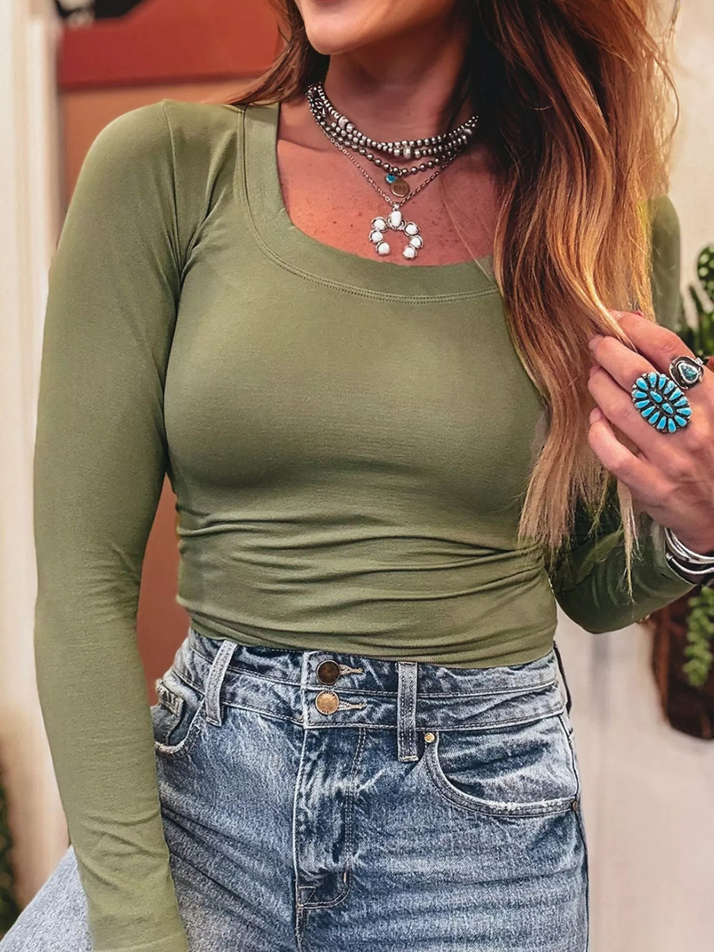 Women's Solid Color Long Sleeve Fitted Top - Versatile Basic Tee