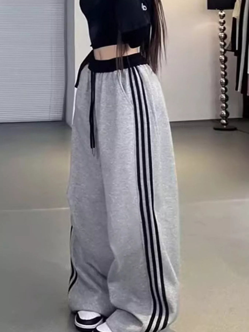 Women's Loose Fit Striped Wide Leg Jogger Pants in Grey