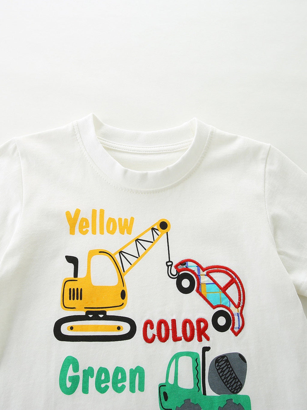Boys Construction Vehicle Graphic T-Shirt and Plaid Shorts Set