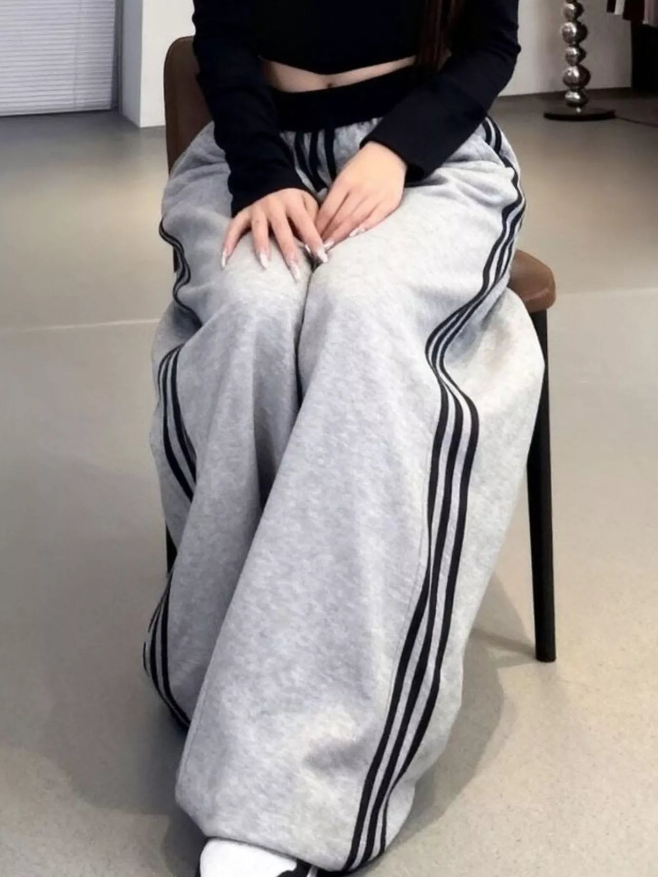 Women's Loose Fit Striped Wide Leg Jogger Pants in Grey