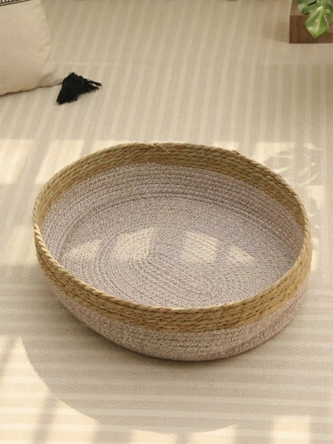 Woven Rattan Cat Nest Bed Scratch-Resistant Oval Pet Lounger