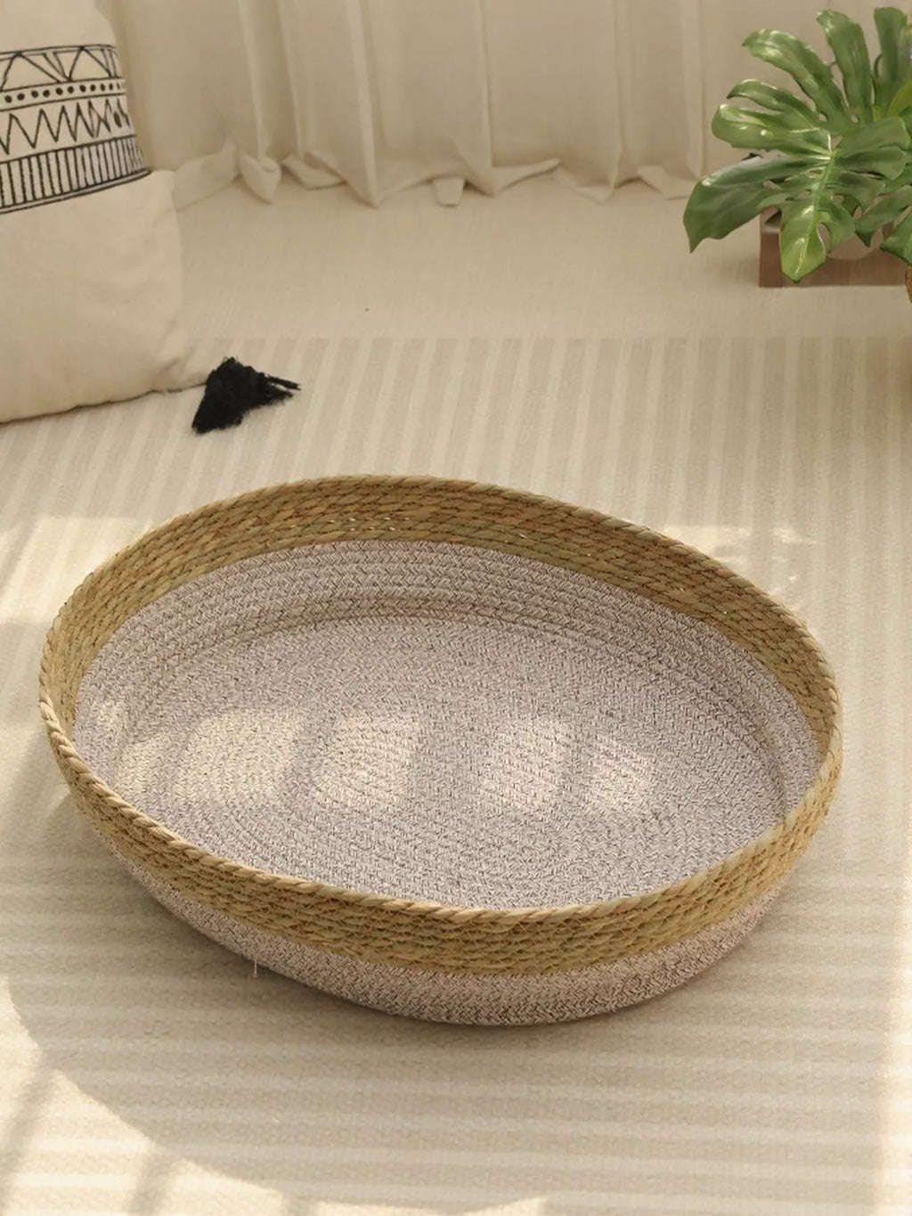 Woven Rattan Cat Nest Bed Scratch-Resistant Oval Pet Lounger