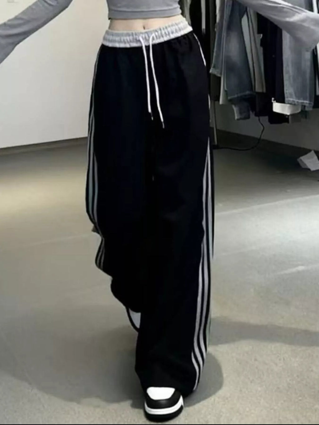 Women's Loose Fit Striped Wide Leg Jogger Pants in Grey