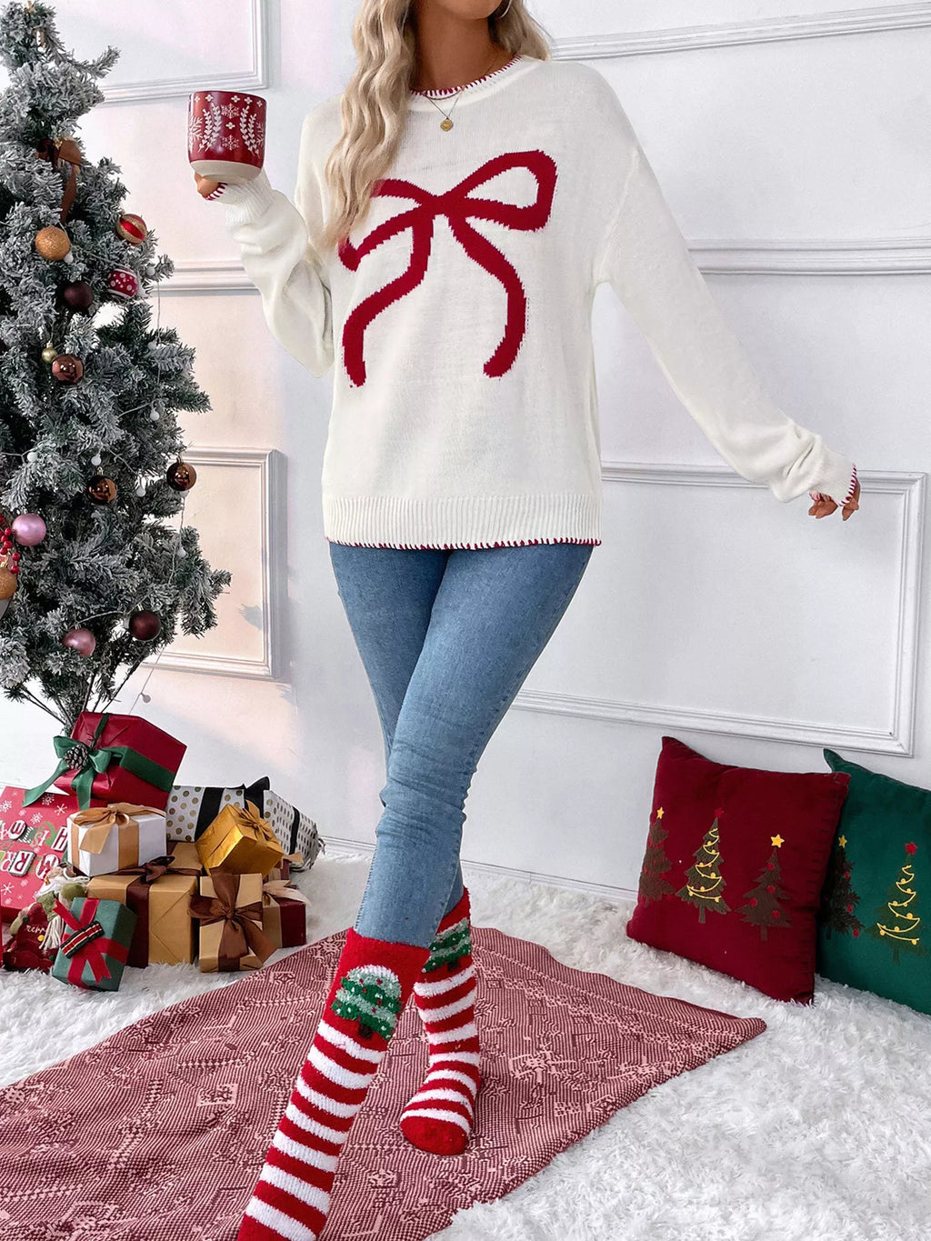White Round Neck Long Sleeve Bow Print Holiday Sweater