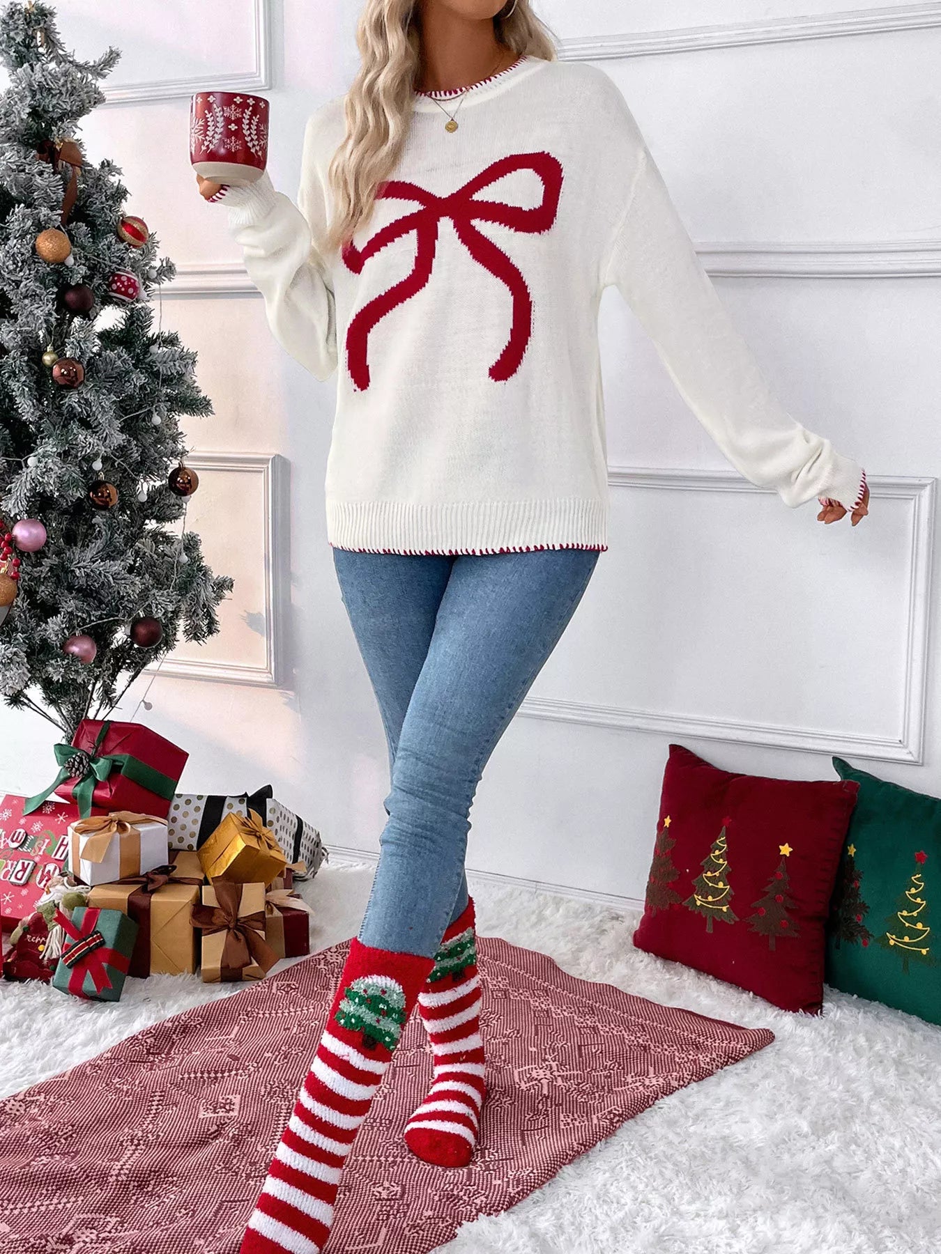 White Round Neck Long Sleeve Bow Print Holiday Sweater