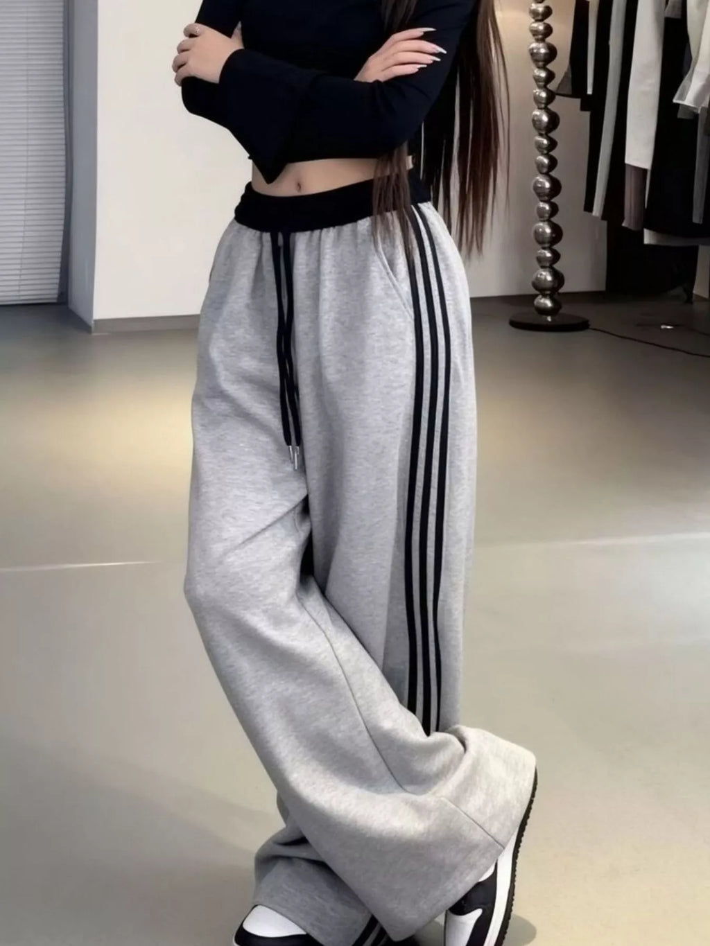 Women's Loose Fit Striped Wide Leg Jogger Pants in Grey