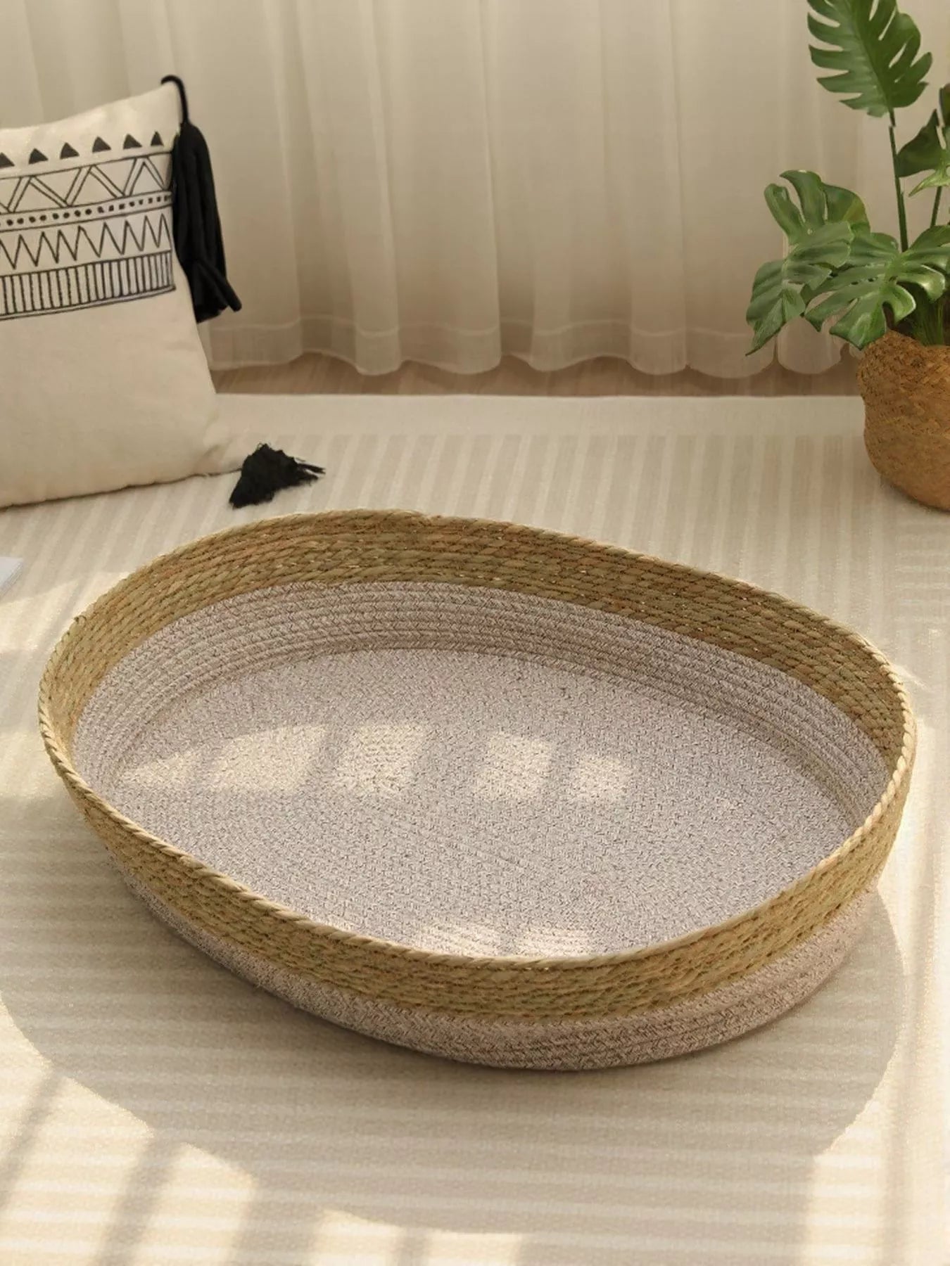 Woven Rattan Cat Nest Bed Scratch-Resistant Oval Pet Lounger